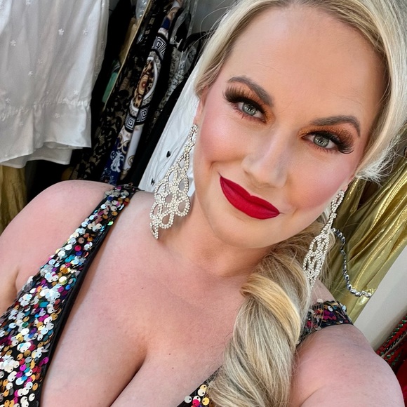 Meet your Posher, Melissa - Picture 1 of 3